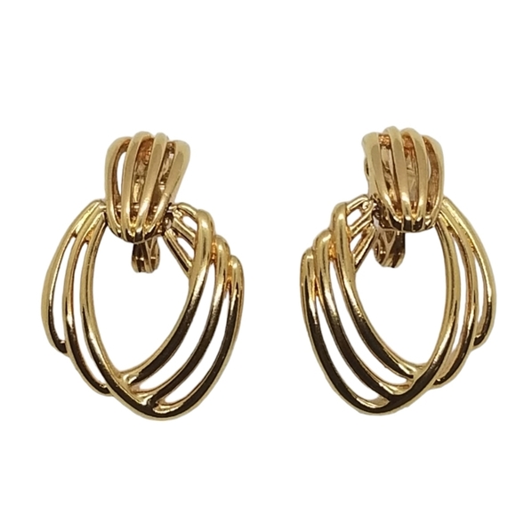 MONET VINTAGE GOLDTONED OPEN DESIGN DOORKNOCKER STYLE CLIP ON EARRINGS - Picture 3 of 5